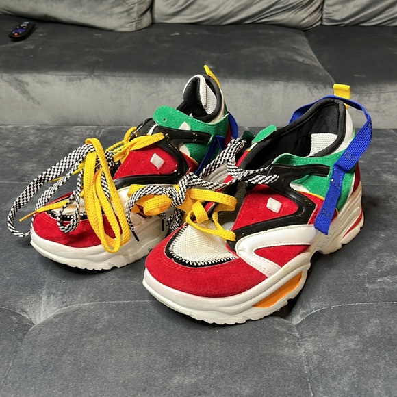 Multi colored tennis shoes - Picture 2 of 3